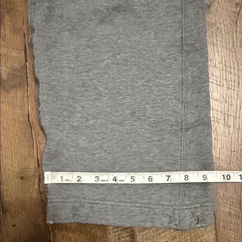 Hollister men’s  Heather Gray Joggers - Picture 9 of 10